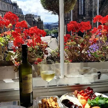 Royal Mile Apt, Just 1 Min From Edinburgh Castle! Extérieur photo