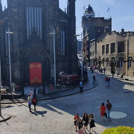 Royal Mile Apt, Just 1 Min From Edinburgh Castle! Extérieur photo